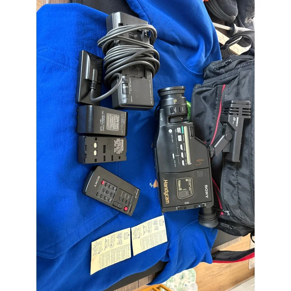 Sony Handycam CCD-F401 Video 8 Camcorder Bundle Remote AC-V60 Parts Repair